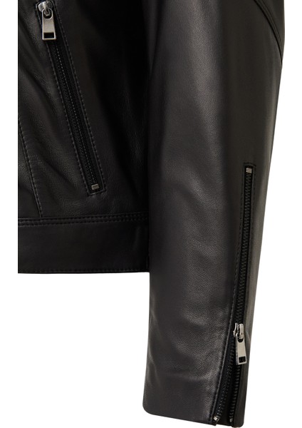 Vanessa Kadın Siyah Gömlek Yaka Kısa Oversize Deri Ceket 25WGD5325U4