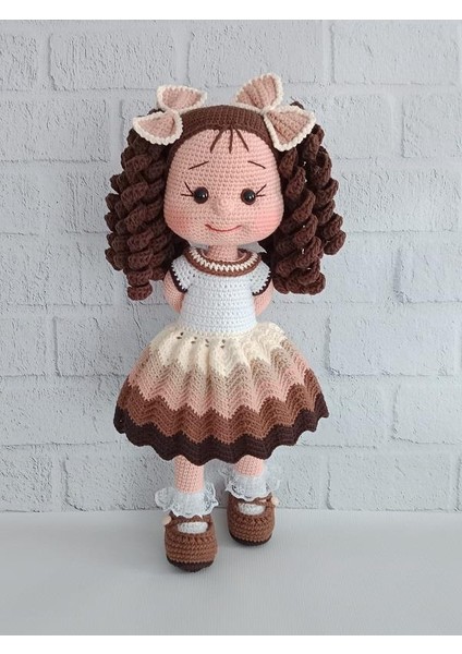 Çikolata Düşü Kıvırcık Saçlı Karnaval Bebek Amigurumi Organik Oyuncak fiyatları
