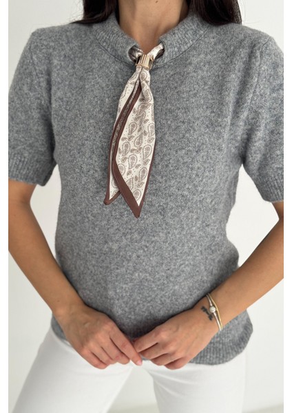 Kadın Kısa Kollu Fular Detaylı Triko Kazak – Soft Elegance fiyatları
