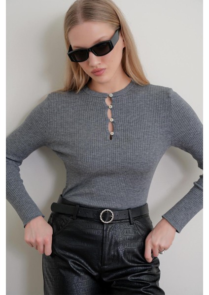 6982 Kadın Britli Detaylı Yumuşak Basic Kazak Gri