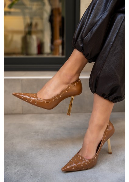 Elvis Taba Deri Kadın Zımba Detaylı Topuklu Ayakkabı