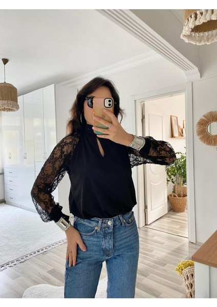 Ulak Handmader Kadın Uzun Kollu Göğüs Pencere Detay Yaka Boğazlı Kolları Tüllü Sandy Bluz