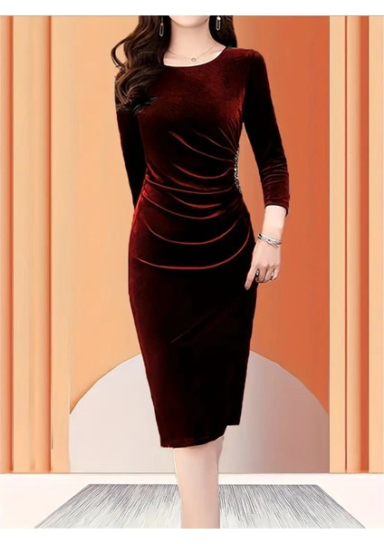 Ulak Handmader Kadın Uzun Kollu Bot Yaka Yanı Taş Detaylı Midi Kadife Elbise modelleri