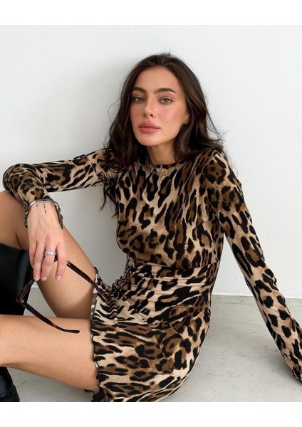 Ulak Handmader Kadın Uzun Kollu Sırtı Açık Bağlamalı Leopar Desenli Kısa Dalgıç Elbise modelleri