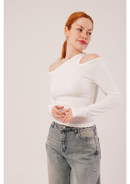 Ulak Handmader Omuz Dekolte Detaylı Beyaz Bluz modelleri