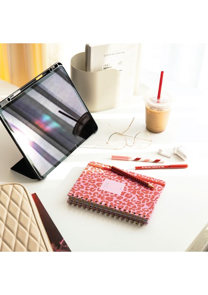 2026 A5 Spiralli Renkli Haftalık Ajanda 12 Aylık – Motivasyon Sayfalı Kırmızı Leopar fiyatları