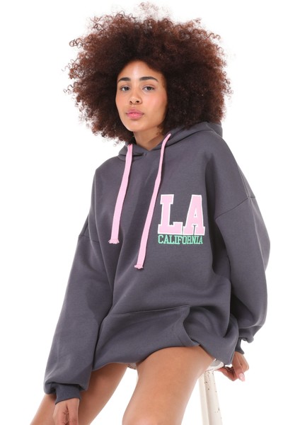 Kadın Kapüşonlu Kanguru Cepli Baskı Detaylı Uzun Kol Oversize Sweatshirt indirimleri