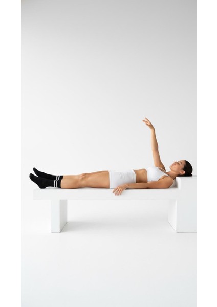 Kadın 2’li Tenis Çorabı – Siyah Beyaz Çizgili Spor Çorap – Nefes Alabilir Rahat Konçlu indirimleri