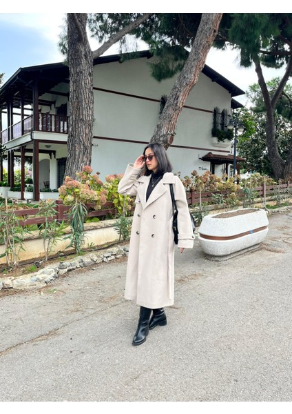 Çift Düğmeli Kemerli Kaşe Kaban