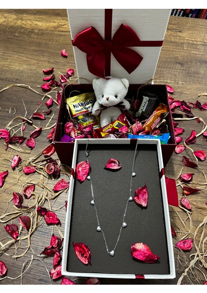 Sevgiliye Ayıcık Çikolata Kalpli Kolye Hediye Kutusu Özel Gün Yılbaşı Öğretmenler Günü Hediyesi