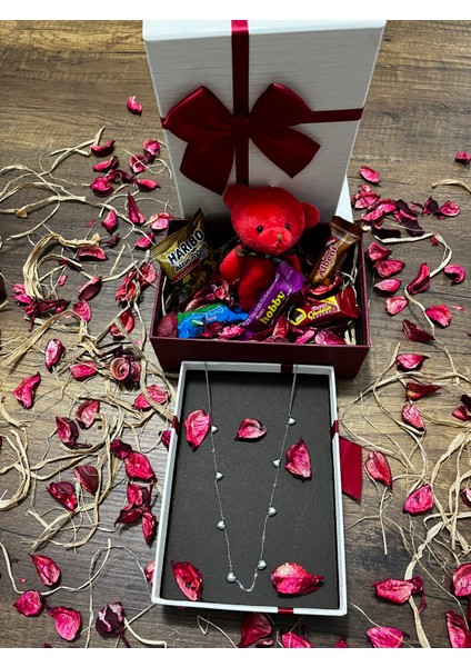 Sevgiliye Ayıcık Çikolata Kalpli Kolye Hediye Kutusu Özel Gün Yılbaşı Öğretmenler Günü Hediyesi