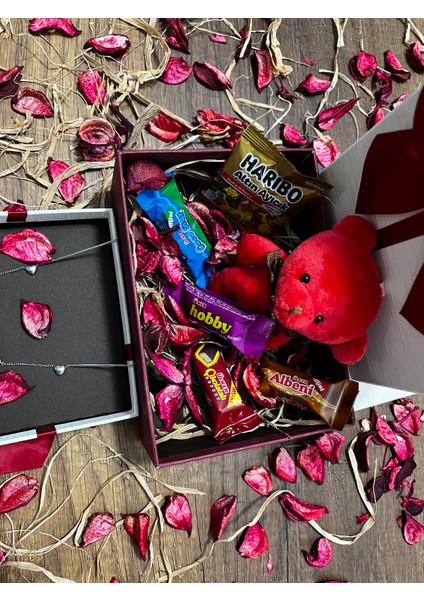 Sevgiliye Ayıcık Çikolata Kalpli Kolye Hediye Kutusu Özel Gün Yılbaşı Öğretmenler Günü Hediyesi modelleri