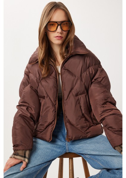 Dik Yaka Cepli Şişme Mont LZV0043 Kahverengi fiyatları