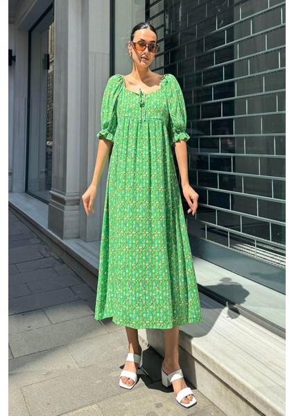 Doğal Viskon Yırtmaçlı Büzgülü Desenli Uzun Yeşil Elbise