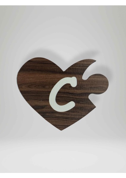 C Harfi (Sol Parça) – Ahşap Puzzle Kalp Harf Magnet – Buzdolabı Süsü – Ikili Uyumlu (KOD:992)
