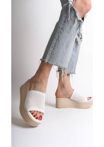 Marla Dolgu Topuklu Ortopedik Taban Hasır Görünümlü Triko Kadın Terlik Tkt - Beyaz