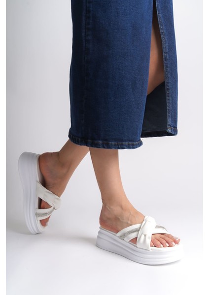 Clara Düz Topuklu Kurdele Desenli Taşlı Kalın ve Ortopedik Taban Kadın Terlik Cbt - Beyaz fiyatları