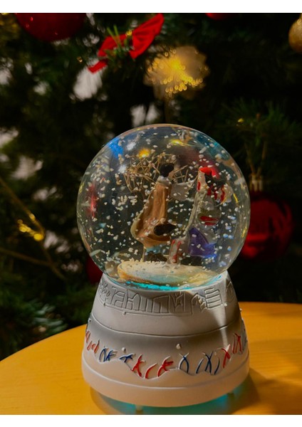 Sevgili Aşıklar Temalı Kar Küresi Müzikli Işıklı Kar Küresi