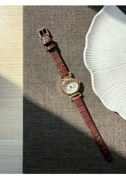 Retro Minimal Deri Kordon Vintage Kadın Kol Saati fırsatları
