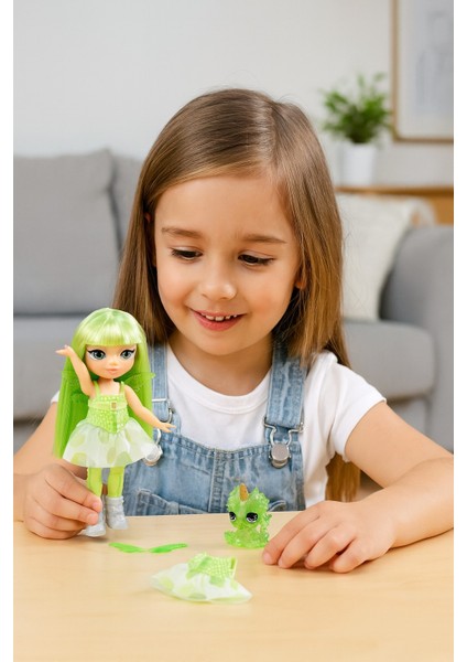 Peri Kanatlı Mini Bebek Rainbow High Littles Emerald Hunter Yeşil Saçlı Oyuncak Seti - 14 cm