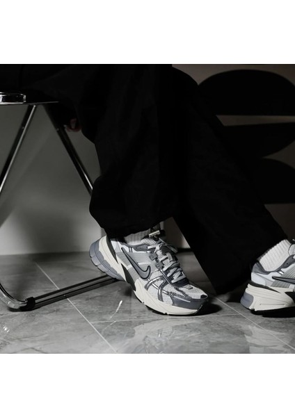 V2K Run ‘pure Platinum Wolf Grey’ -Sportxoutlet modelleri