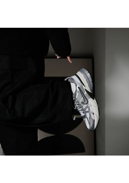 V2K Run ‘pure Platinum Wolf Grey’ -Sportxoutlet fırsatları