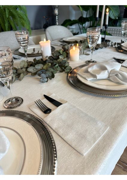 Keten Dokulu Gümüş Simli Köşe Fransız Dantelli Beyaz Masa Örtüsü(Peçete Dahil Değil)