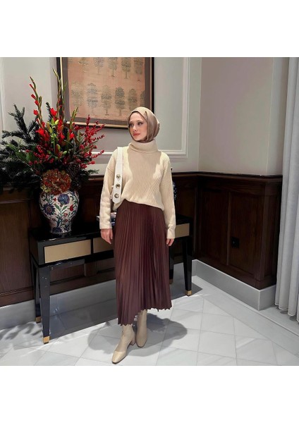 Luxefit Deri Görünümlü Lastikli Piliseli Etek (90 cm) fırsatları