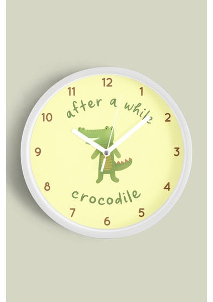 Sevimli Timsah Çocuk Odası Modern Duvar Saati - 25CM - Önü Camlı Beyaz Kasa - Sessiz Mekanizma
