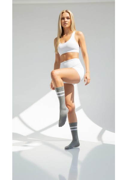 Kadın 2’li Tenis Çorabı Seti – Gri & Beyaz Çizgili Spor Çorap – Pamuklu Nefes Alabilir