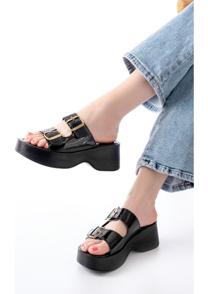 24414-574 Siyah Rugan Günlük Tokalı Dolgu Topuk Kadın Terlik