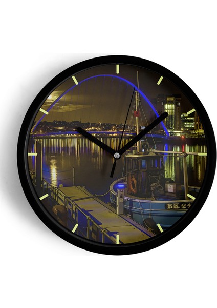 Şehir Manzara Temalı Modern Duvar Saati - 25CM - Önü Camlı Siyah Kasa - Sessiz Mekanizma