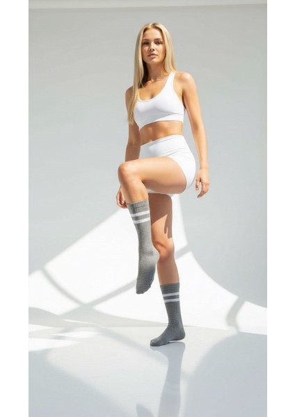 Kadın 2’li Tenis Çorabı Seti – Gri & Siyah Çizgili Spor Çorap – Pamuklu Nefes Alabilir