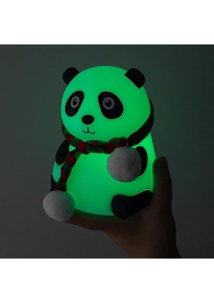 Yumuşak Silikon Panda Mini Gece Lambası Dekoratif Işık Derecesi Ayarlanabilir Yatak Odası Lambası Panda Kitap Okuma Lambası Çocuk Odası 106X112X136MM QY006 (Atkılı Panda - QY006) indirimleri
