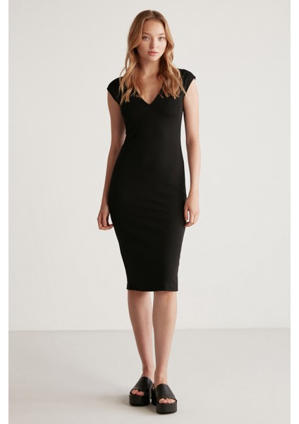 Octavıa Kadın Esnek Kumaşlı Süprem Vücudu Tamamen Saran Yırtmaçlı Derin V Yaka Kısa Kollu Siyah Elbise