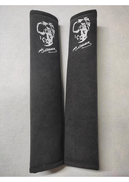 Atatürk Baskılı Beyaz Baskı Antrasit Alakantara Araç Emniyet Kemer Kılıfı & Ped (2 Adet) Boyun Çizilmelerine Karşı Koruma, Terleme Önleyici, Alcantara, Atatürk Imzalı