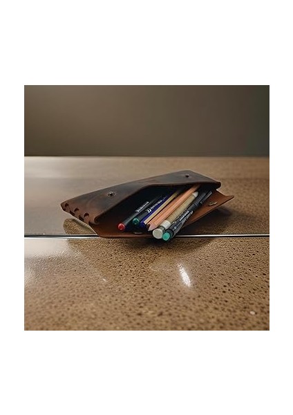 Kalemlik, Deri Küçük Kalem Kutusu – Iş, Ofis, Okul Aksesuar Tutucu, Klasik ve Minimal El Yapımı Tasarım Vintage Kalemlik (Taba) fırsatları