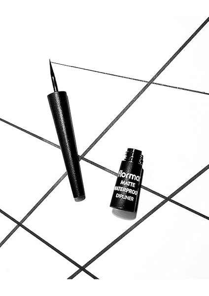 Matte Waterproof Yüksek Pigmentli & Mat Bitişli 001 Siyah Dipliner fırsatları