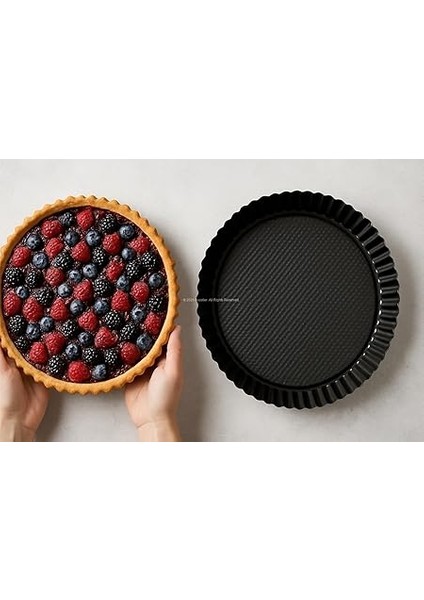 28 cm Yuvarlak Meyve Turtası Kalıbı – Siyah Metalik Yapışmaz Kaplamalı Turta ve Kiş Kalıbı – Eşit Isı Dağılımlı – Kolay Temizlenebilir – Fırın Güvenli modelleri