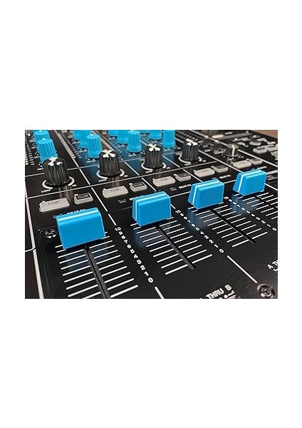 Techtools Chroma Caps Pro Pack (Blue) | Chroma Caps Pro Paketi: 12X 90º Super Knobs, 5x Fader Pro, 3x Magvel Fader Pro. modelleri