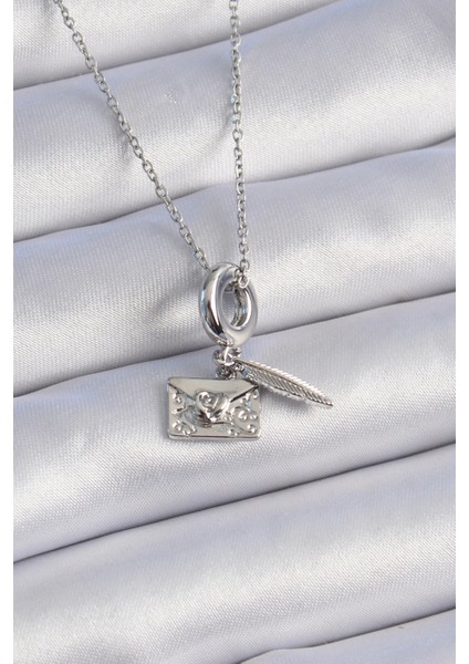 316L Çelik Gümüş Renk Kalp Detay Mektup Figür Charm Model Kadın Kolye