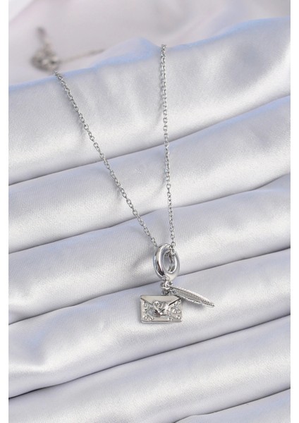 316L Çelik Gümüş Renk Kalp Detay Mektup Figür Charm Model Kadın Kolye fiyatları