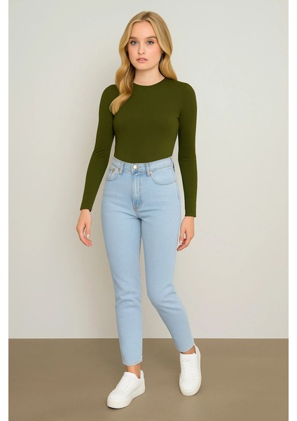 Yüksek Bel Kadın Mom Fit Jean – Açık Kar Mavisi Esnek Denim, Düz Dar Paça, Günlük Rahat Kalıp modelleri