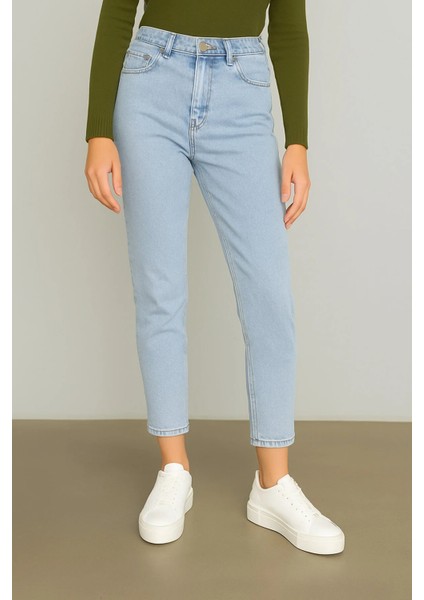 Yüksek Bel Kadın Mom Fit Jean – Açık Kar Mavisi Esnek Denim, Düz Dar Paça, Günlük Rahat Kalıp indirimleri