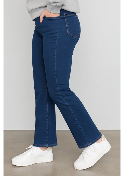 Yüksek Bel Lacivert Kadın Ispanyol Paça Kot Pantolon – Esnek Denim Kumaş, Slim Üst Flare Alt Kalıp, Retro Modern Fit Jean