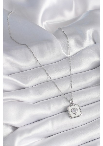 316L Çelik Gümüş Renk Kare Madalyon Kalp Zirkon Taş Işleme Kadın Kolye fiyatları