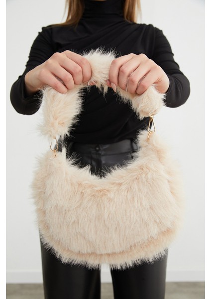 Zincir Askılı Fermuarlı Suni Kürk Kol Çantası modelleri