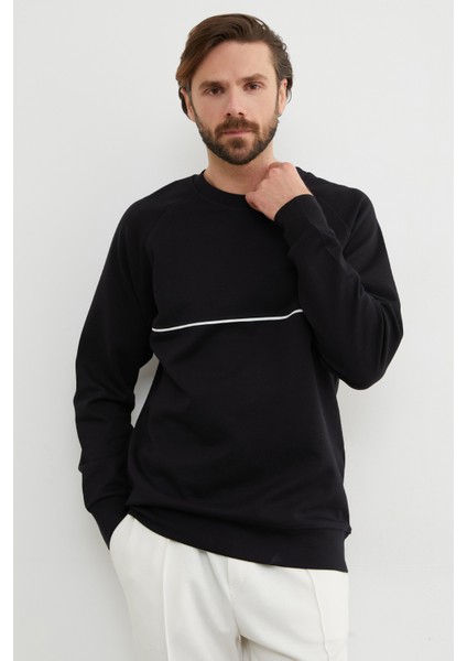 Kontrast Biye Detaylı Bisiklet Yaka Sweatshirt