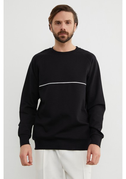 Kontrast Biye Detaylı Bisiklet Yaka Sweatshirt fiyatları