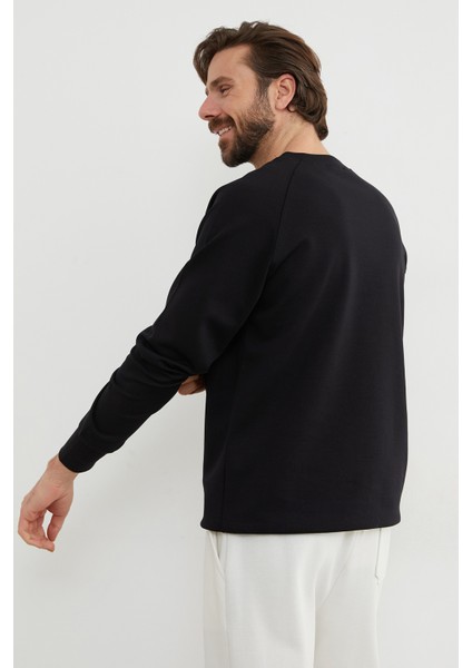 Kontrast Biye Detaylı Bisiklet Yaka Sweatshirt